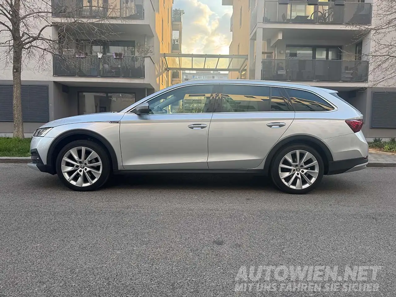 Skoda Octavia SCOUT 2.0 TDI DSG 4x4 – Foto 4 von 31