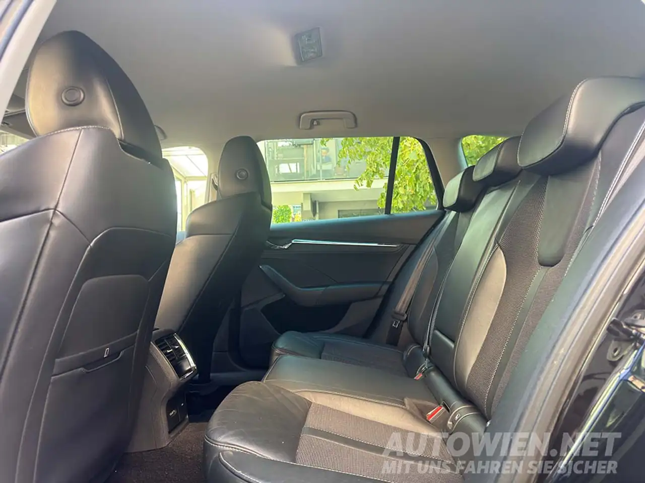 Skoda Octavia 2.0 TDI DSG STYLE – Foto 14 von 29